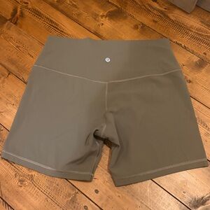 Lululemon 12 women’s bike shorts